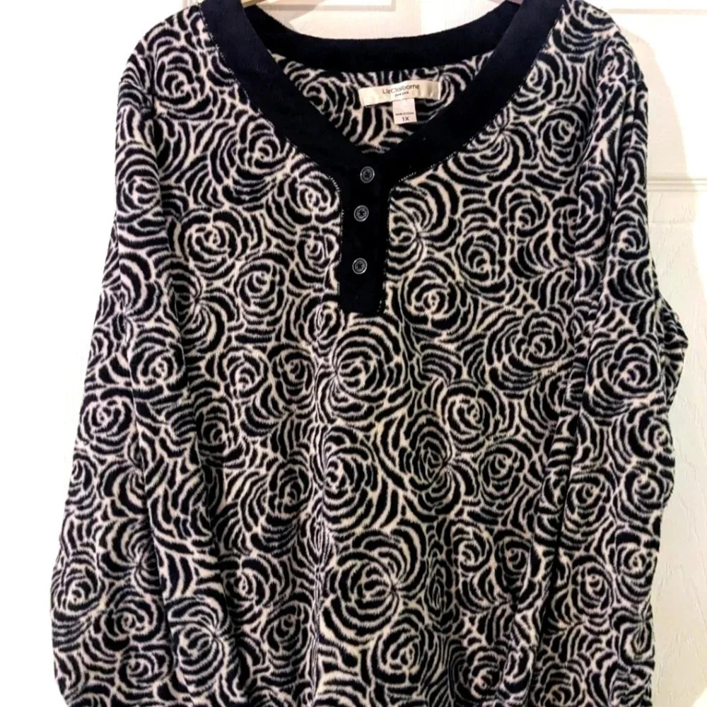 Liz Claiborne Fleece Soft  Cozy Top Sz 1X Black White Rose‎ Pattern